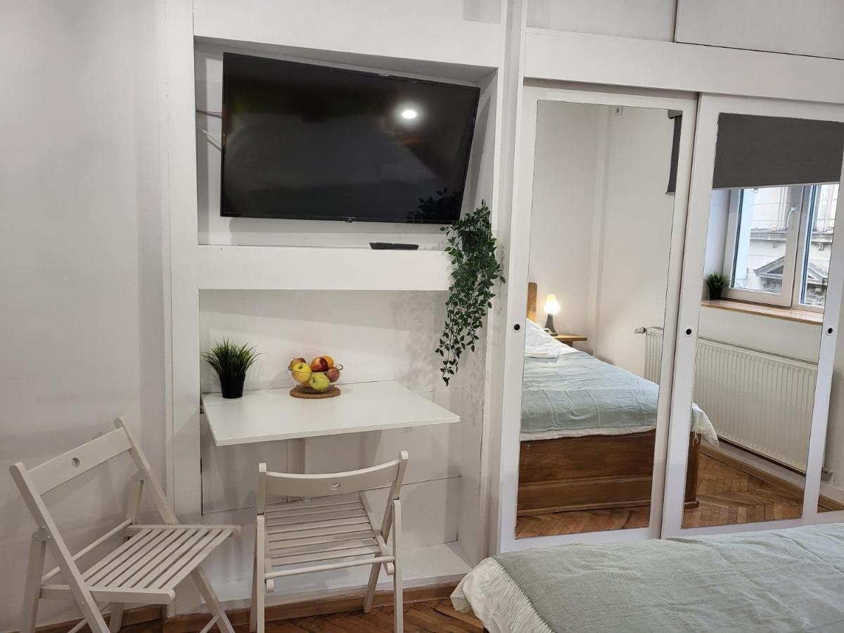 Cozy Old Town Apartments - Lipscani Bukares Bagian luar foto