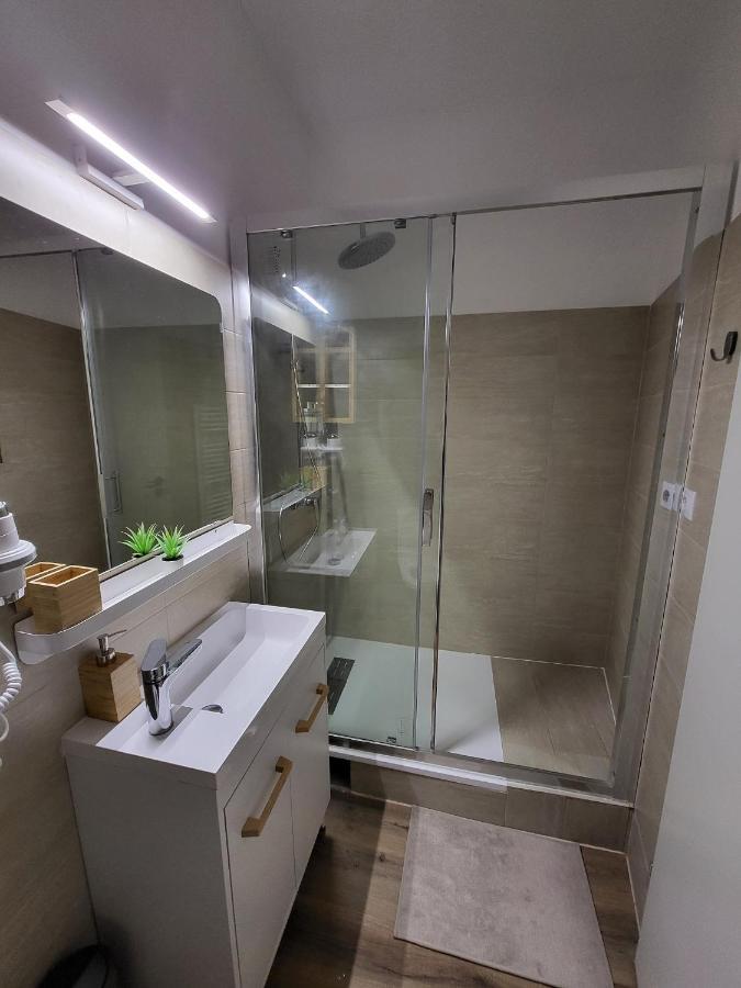 Cozy Old Town Apartments - Lipscani Bukares Bagian luar foto